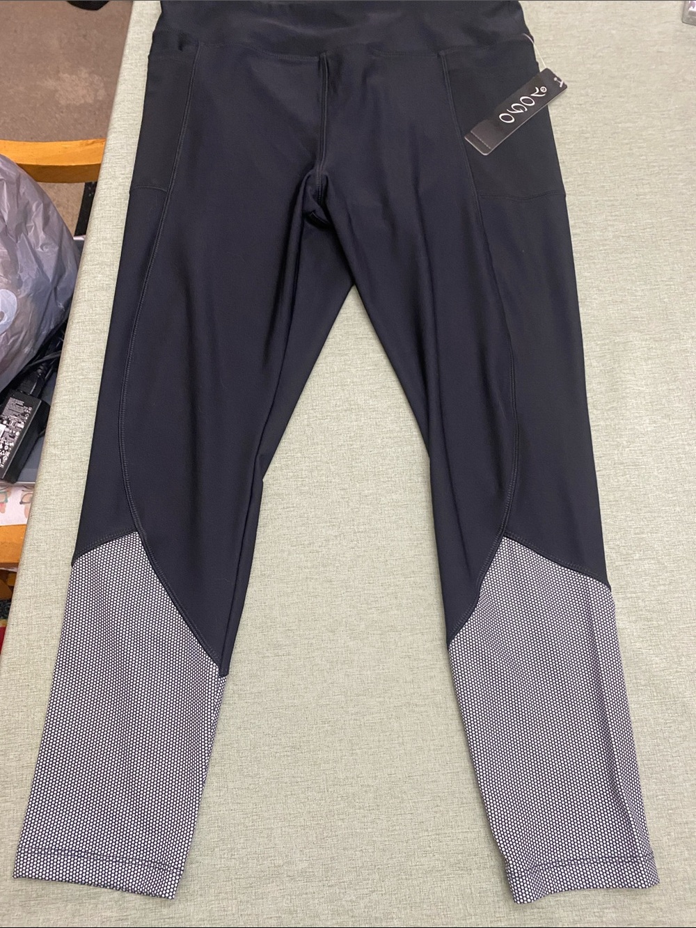 VOGO Athletica Black 7/8 Leggings with Gray Geometric Cuff Detail NWT XL